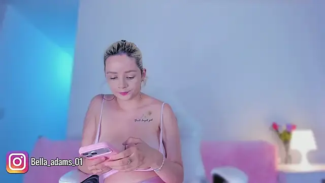 Snapshot of bella_adams_ chatting on 3, 11, 2025 bella adams online show from 3, 11, 2025