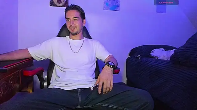 Snapshot of Alex_smith00 chatting on 13, 1, 2025 Alex smith00 online show from 13, 1, 2025