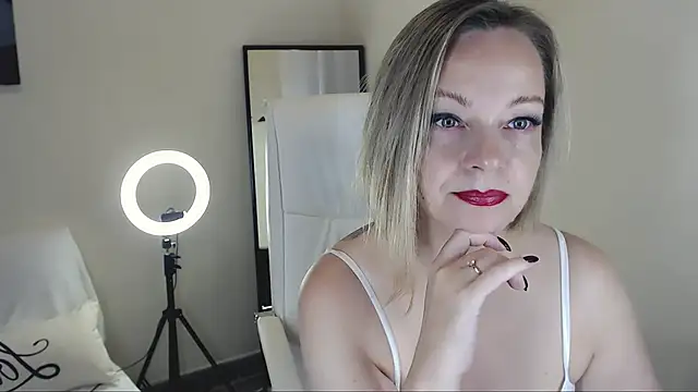 Tilly Eliot online show from 30, 1, 2025