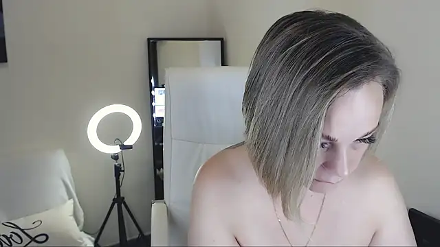 Tilly Eliot online show from 17, 2, 2025