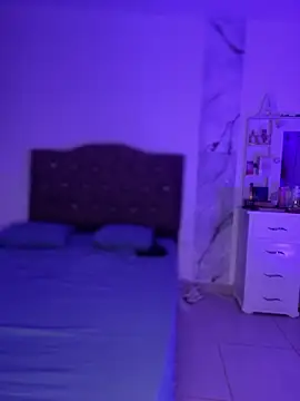 alysson 18 online show from 27, 4, 2026