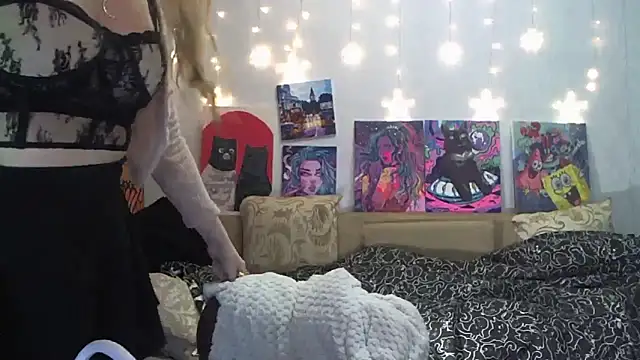 Snapshot of SecretSophia chatting on 4, 1, 2025 SecretSophia online show from 4, 1, 2025