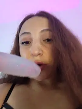 Snapshot of VickyHoult chatting on 3, 3, 2025 VickyHoult online show from 3, 3, 2025