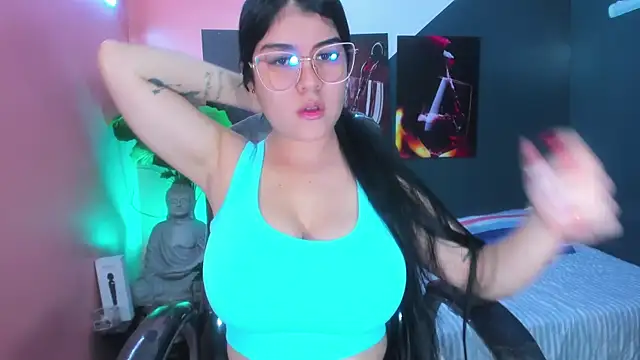 Snapshot of pearl_weet chatting on 23, 12, 2024 pearl weet online show from 23, 12, 2024