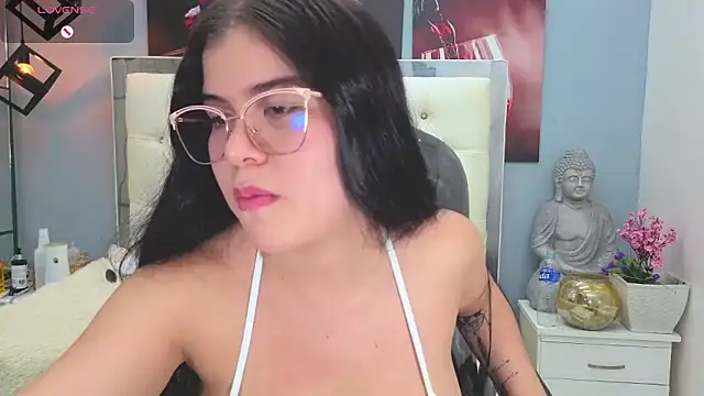 Snapshot of pearl_weet chatting on 5, 12, 2025 pearl weet online show from 5, 12, 2025