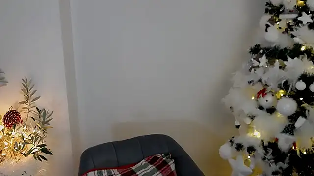 Snapshot of Xentthia chatting on 4, 12, 2025 Xentthia online show from 4, 12, 2025