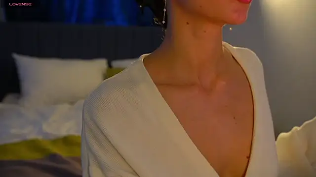 Danielle Thomas online show from 28, 4, 2026