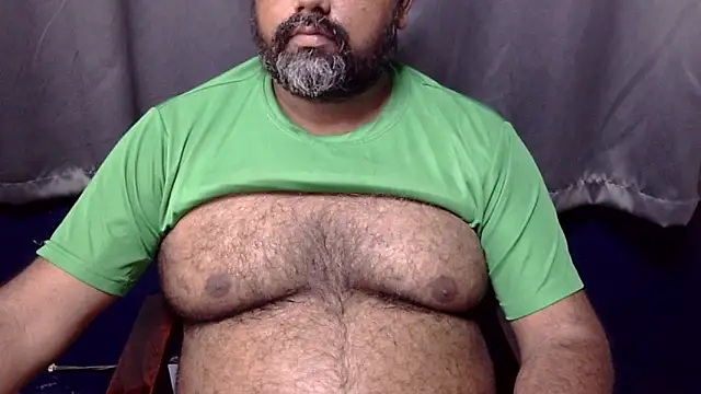 Snapshot of hairysubcub_70 chatting on 9, 6, 2026 hairysubcub 70 online show from 9, 6, 2026