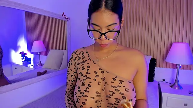 GenesisRuiz online show from 8, 3, 2025