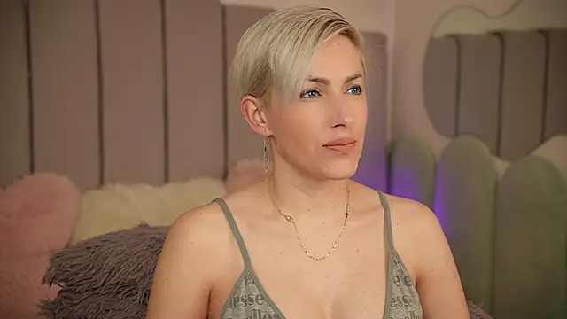 VickySecret96 online show from 2, 3, 2025