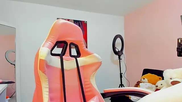 Snapshot of Vane_Rossee chatting on 8, 3, 2025 Vane Rossee online show from 8, 3, 2025