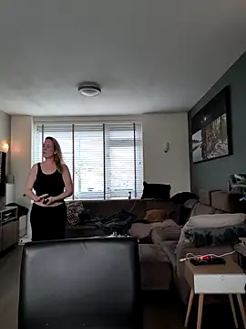 Snapshot of NaomiAndFriends chatting on 2, 4, 2026 NaomiAndFriends online show from 2, 4, 2026