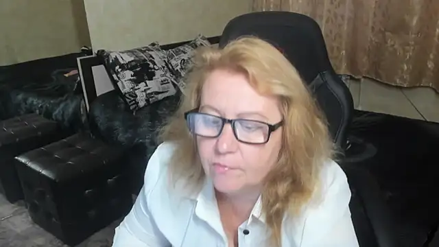 Frau Marta online show from 8, 11, 2025