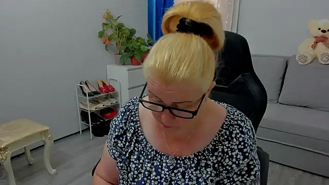 Frau Marta online show from 31, 7, 2026