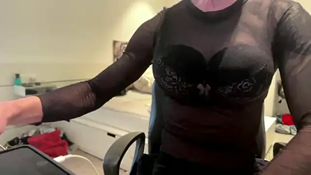 Snapshot of pocker498 chatting on 2, 3, 2026 pocker498 online show from 2, 3, 2026