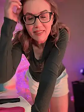 Snapshot of MaiseKnox chatting on 6, 3, 2025 MaiseKnox online show from 6, 3, 2025