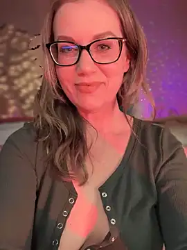 Snapshot of MaiseKnox chatting on 12, 3, 2025 MaiseKnox online show from 12, 3, 2025