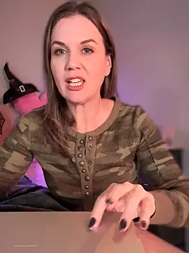 Snapshot of MaiseKnox chatting on 11, 10, 2025 MaiseKnox online show from 11, 10, 2025