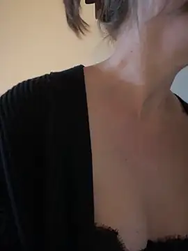 Snapshot of MaiseKnox chatting on 4, 11, 2025 MaiseKnox online show from 4, 11, 2025