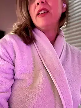 Snapshot of MaiseKnox chatting on 15, 11, 2025 MaiseKnox online show from 15, 11, 2025