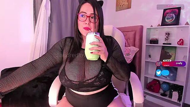 AudredLovely online show from 4, 2, 2026