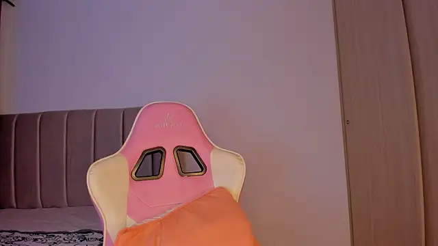 isa bunny online show from 23, 9, 2025