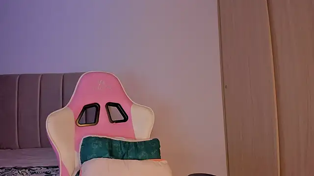 isa bunny online show from 24, 9, 2025