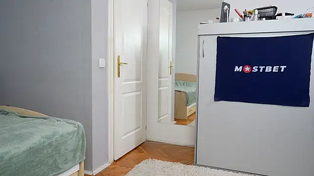 foxeslovefoxes online show from 15, 12, 2024