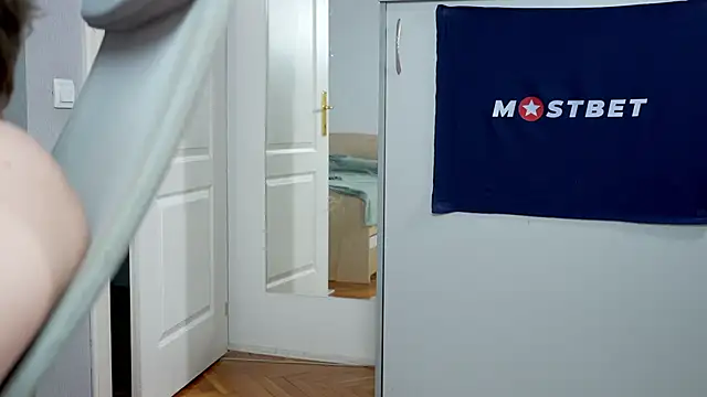 foxeslovefoxes online show from 6, 1, 2025