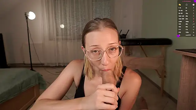 Snapshot of foxeslovefoxes chatting on 29, 6, 2026 foxeslovefoxes online show from 29, 6, 2026