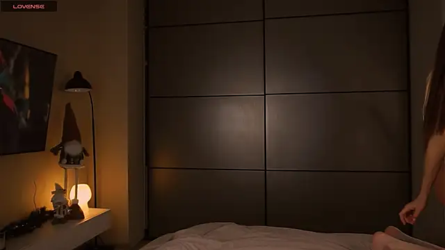  Miss Johansson  online show from 19, 12, 2024