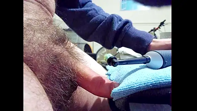 hairyuncut00 online show from 20, 4, 2026