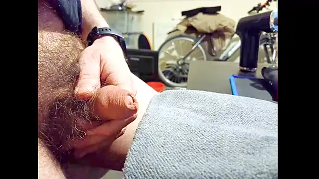 hairyuncut00 online show from 27, 4, 2026