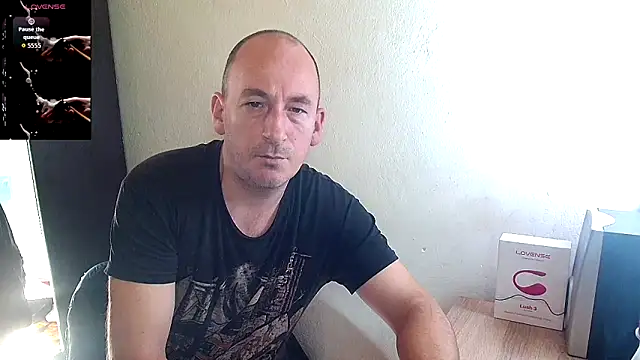 Snapshot of Johan___Barker chatting on 13, 11, 2025 Johan Barker online show from 13, 11, 2025