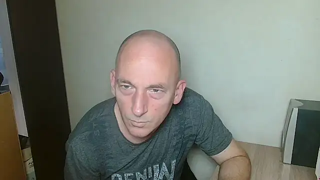 Snapshot of Johan___Barker chatting on 14, 12, 2025 Johan Barker online show from 14, 12, 2025