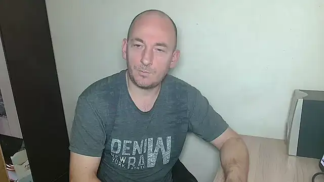 Snapshot of Johan___Barker chatting on 21, 12, 2025 Johan Barker online show from 21, 12, 2025