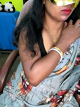 Snapshot of Anushka_21 chatting on 3, 11, 2025 Anushka 21 online show from 3, 11, 2025