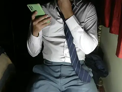 aloneboy1996 online show from 5, 1, 2026