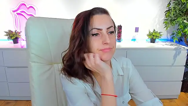 Rebecca Diamond online show from 3, 2, 2025