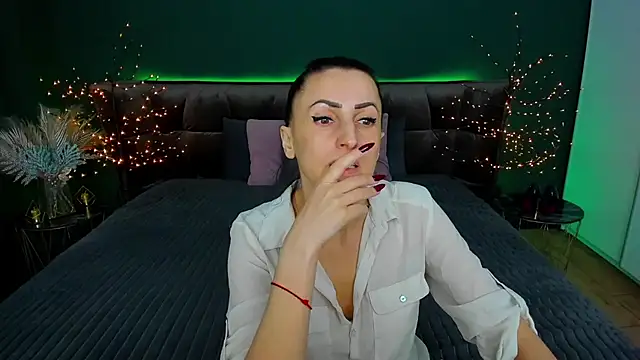 Rebecca Diamond online show from 3, 3, 2025