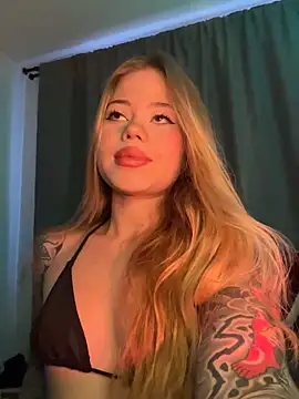 Snapshot of curchez_ chatting on 17, 12, 2024 curchez online show from 17, 12, 2024