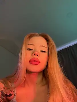 Snapshot of curchez_ chatting on 18, 12, 2024 curchez online show from 18, 12, 2024