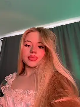 Snapshot of curchez_ chatting on 5, 2, 2025 curchez online show from 5, 2, 2025