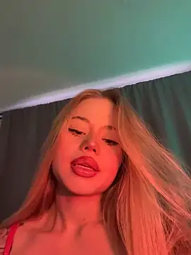 Snapshot of curchez_ chatting on 10, 2, 2025 curchez online show from 10, 2, 2025