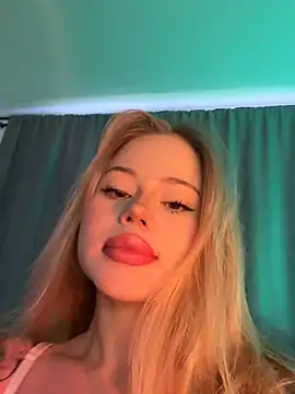 Snapshot of curchez_ chatting on 11, 2, 2025 curchez online show from 11, 2, 2025