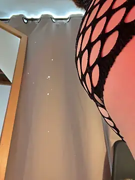 Snapshot of curchez_ chatting on 23, 9, 2025 curchez online show from 23, 9, 2025