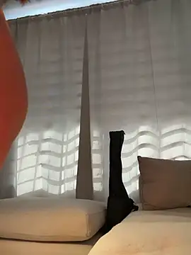 Snapshot of curchez_ chatting on 24, 9, 2025 curchez online show from 24, 9, 2025