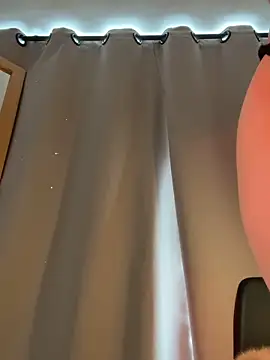 Snapshot of curchez_ chatting on 13, 11, 2025 curchez online show from 13, 11, 2025