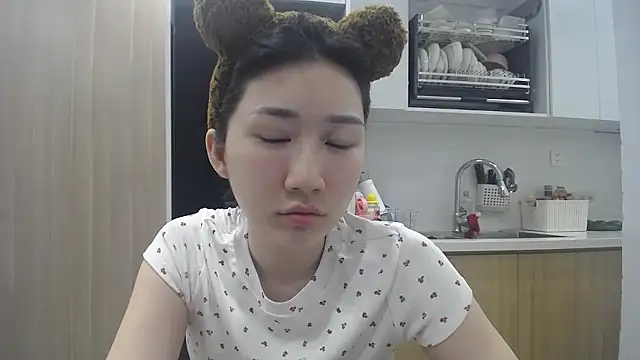 Asiagirll online show from 8, 6, 2026