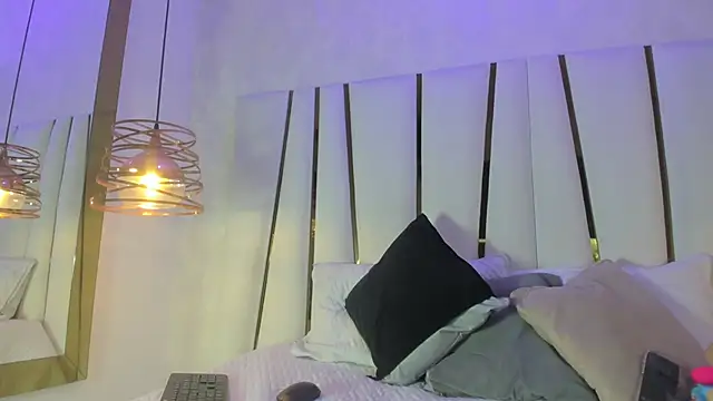 elena mature online show from 24, 4, 2026